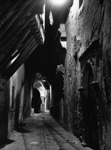 Rue de la Kasbah d'Alger, de nuit, 1960